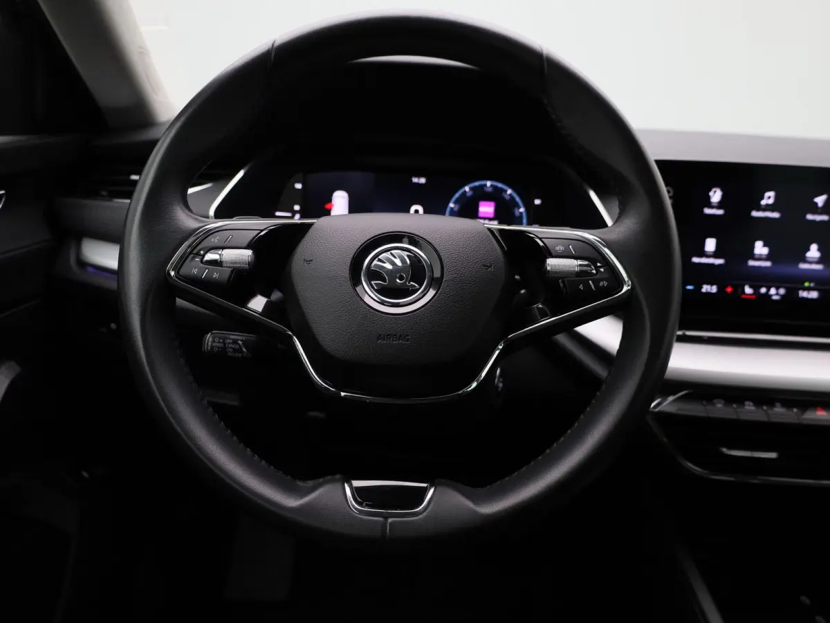 1.0 e-TSI Business Edition Plus | PANORAMADAK | APPLE CARPLAY - ANDROID AUTO | ELEKTRISCHE KOFFERKLEP | PARKEERSENSOREN | ADAPTIVE CRUISE CONTROL | CLIMATE CONTROL |