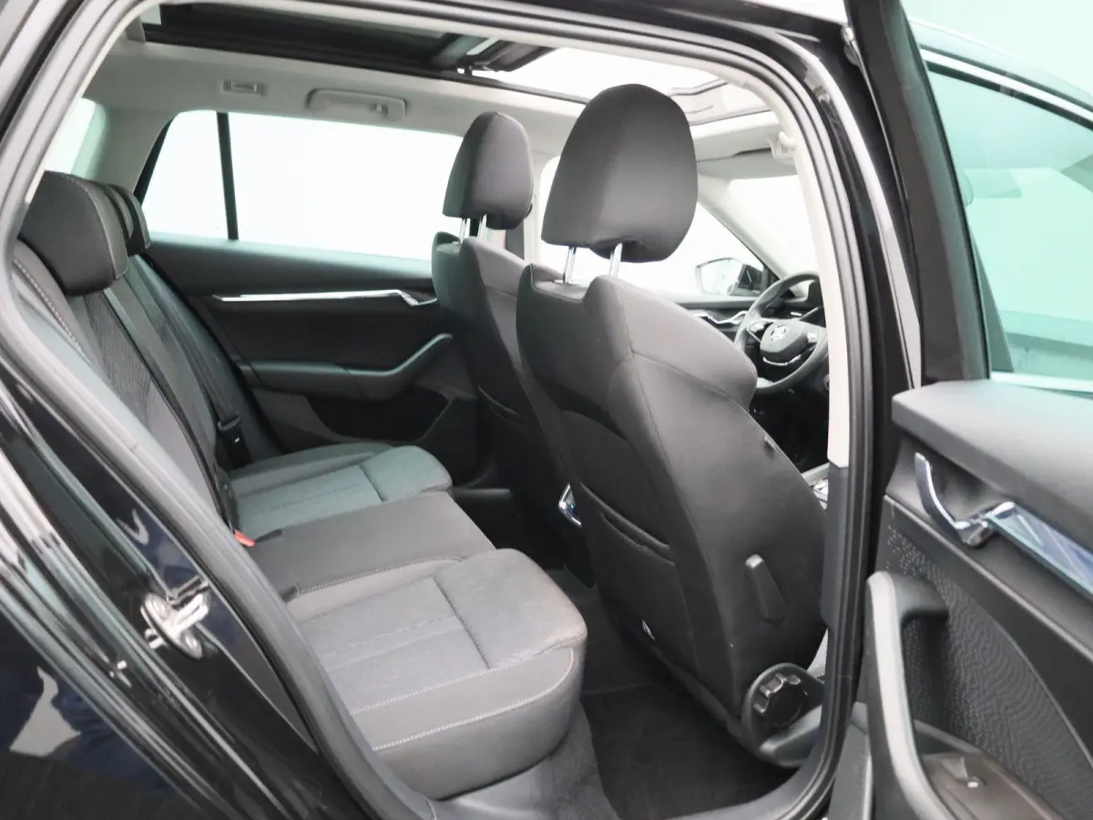 1.0 e-TSI Business Edition Plus | PANORAMADAK | APPLE CARPLAY - ANDROID AUTO | ELEKTRISCHE KOFFERKLEP | PARKEERSENSOREN | ADAPTIVE CRUISE CONTROL | CLIMATE CONTROL |