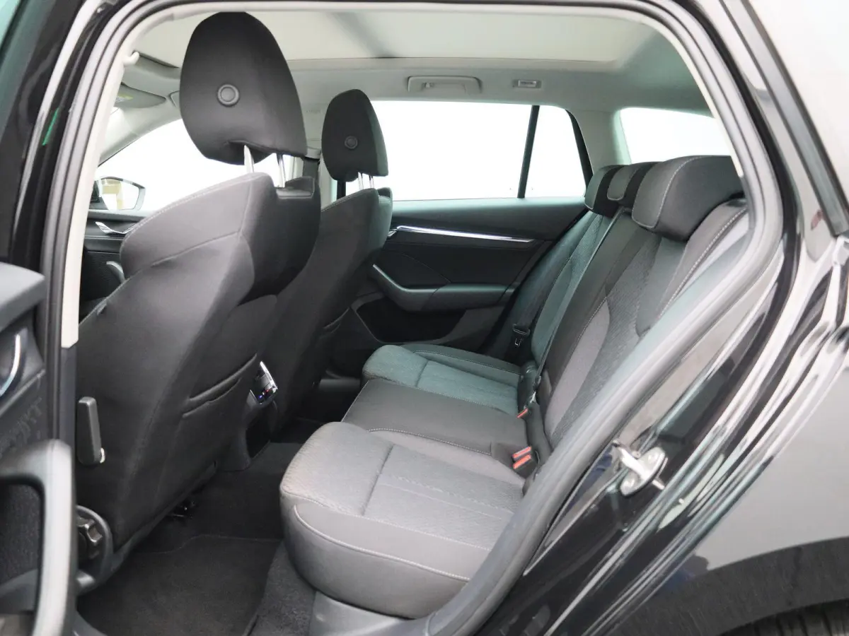 1.0 e-TSI Business Edition Plus | PANORAMADAK | APPLE CARPLAY - ANDROID AUTO | ELEKTRISCHE KOFFERKLEP | PARKEERSENSOREN | ADAPTIVE CRUISE CONTROL | CLIMATE CONTROL |