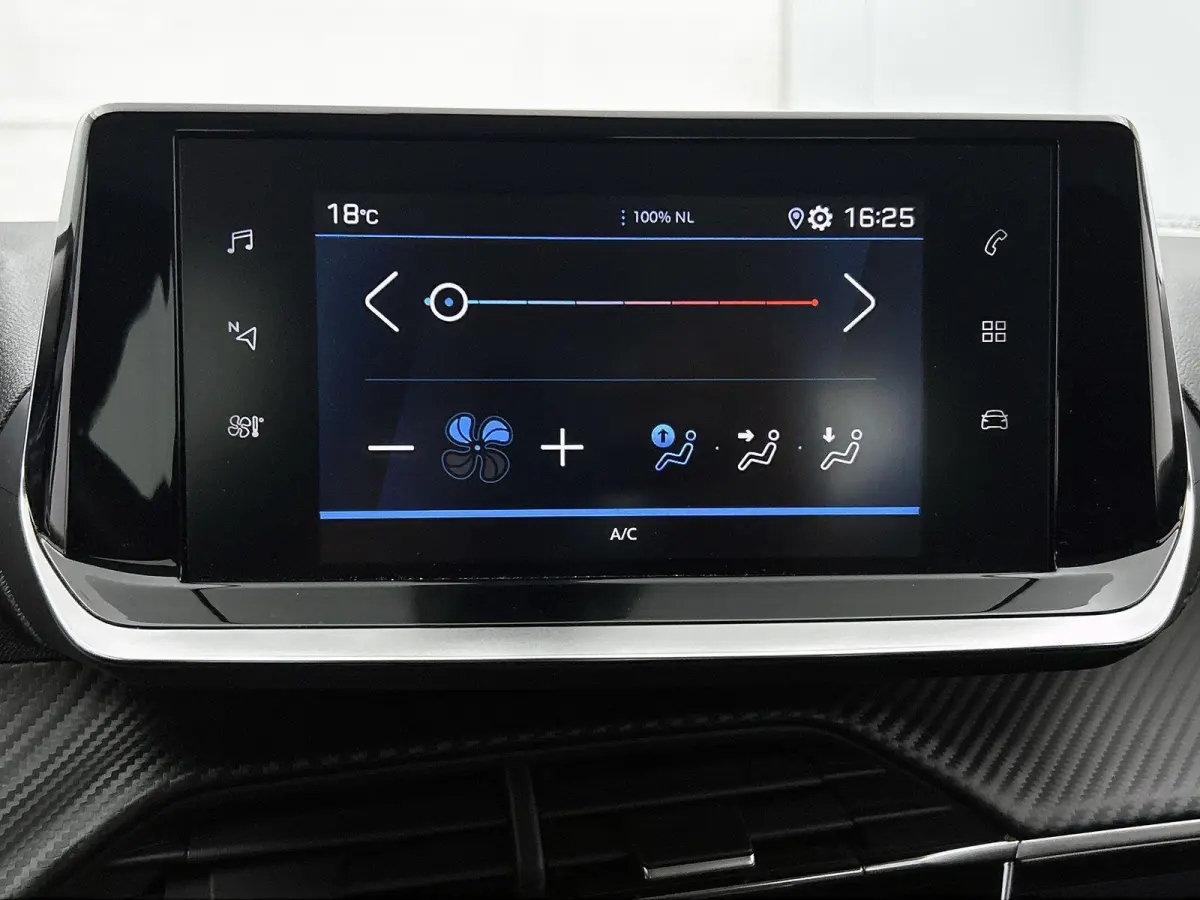 Active Pack 75pk | Navigatie via Apple Carplay / Android Auto | Airco | Cruise Control | Parkeersensoren | Led koplampen | Bluetooth | DAB+ radio | Automatisch dimlicht | Elektrisch inklapba