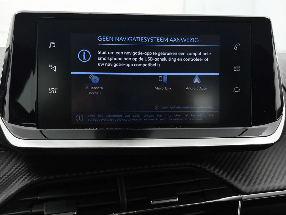 Active Pack 75pk | Navigatie via Apple Carplay / Android Auto | Airco | Cruise Control | Parkeersensoren | Led koplampen | Bluetooth | DAB+ radio | Automatisch dimlicht | Elektrisch inklapba