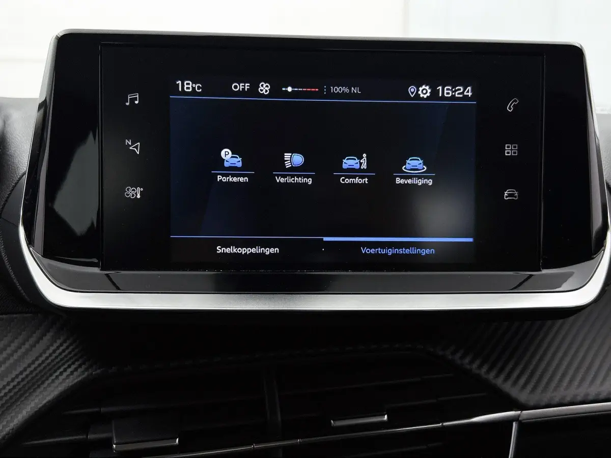 Active Pack 75pk | Navigatie via Apple Carplay / Android Auto | Airco | Cruise Control | Parkeersensoren | Led koplampen | Bluetooth | DAB+ radio | Automatisch dimlicht | Elektrisch inklapba