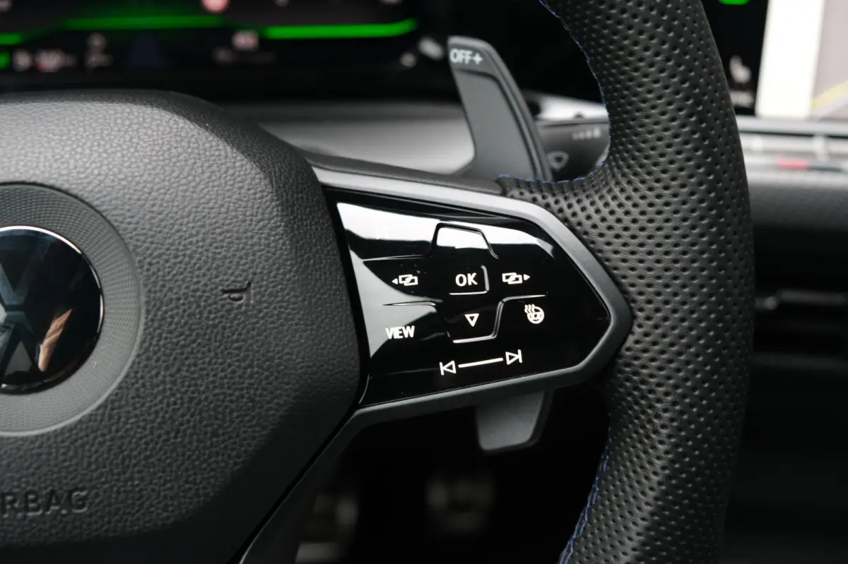 8 2.0 TSI R 4Motion PERFORMANCE Akra Led Cam Hud Acc