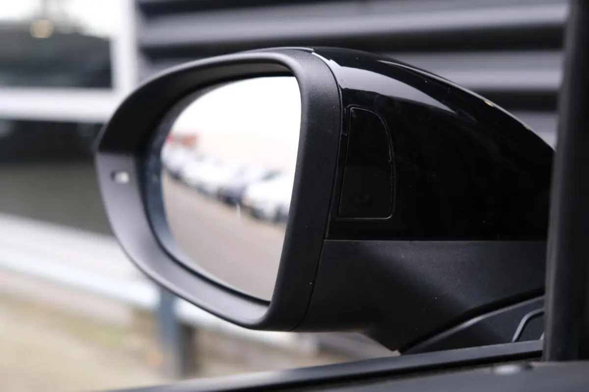 8 2.0 TSI R 4Motion PERFORMANCE Akra Led Cam Hud Acc