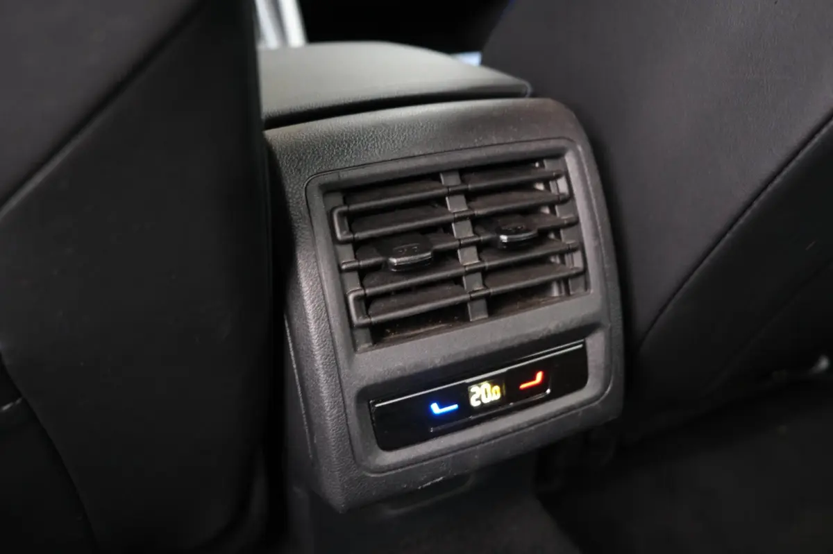 8 2.0 TSI R 4Motion PERFORMANCE Akra Led Cam Hud Acc
