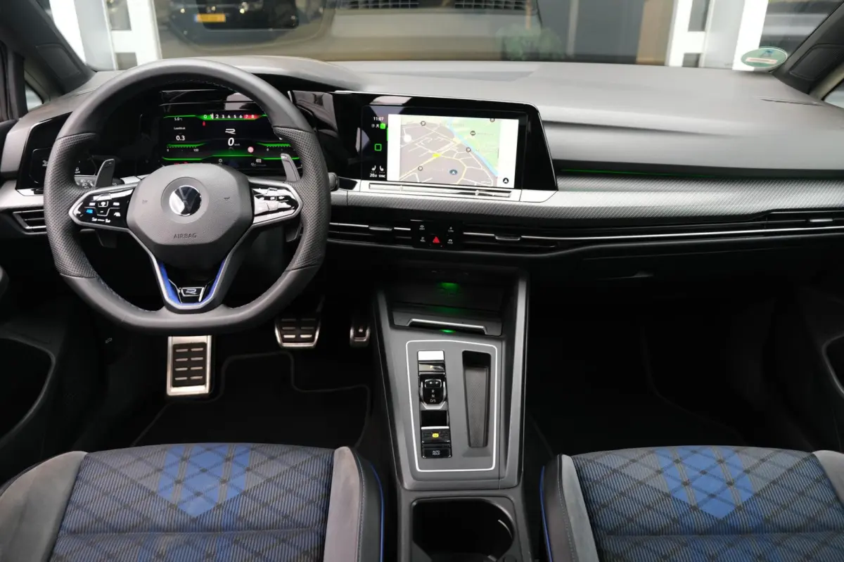 8 2.0 TSI R 4Motion PERFORMANCE Akra Led Cam Hud Acc