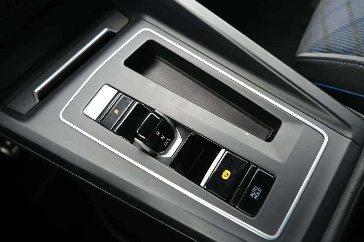 8 2.0 TSI R 4Motion PERFORMANCE Akra Led Cam Hud Acc