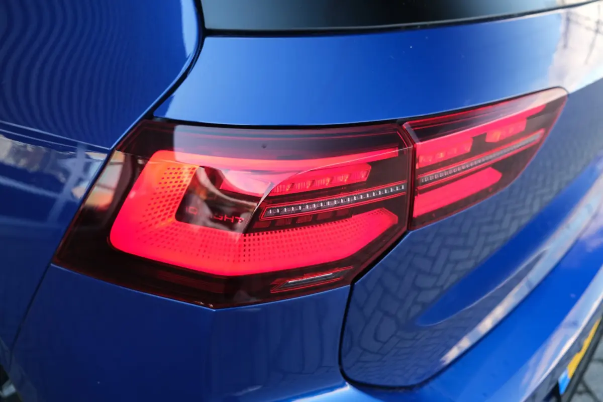 8 2.0 TSI R 4Motion PERFORMANCE Akra Led Cam Hud Acc