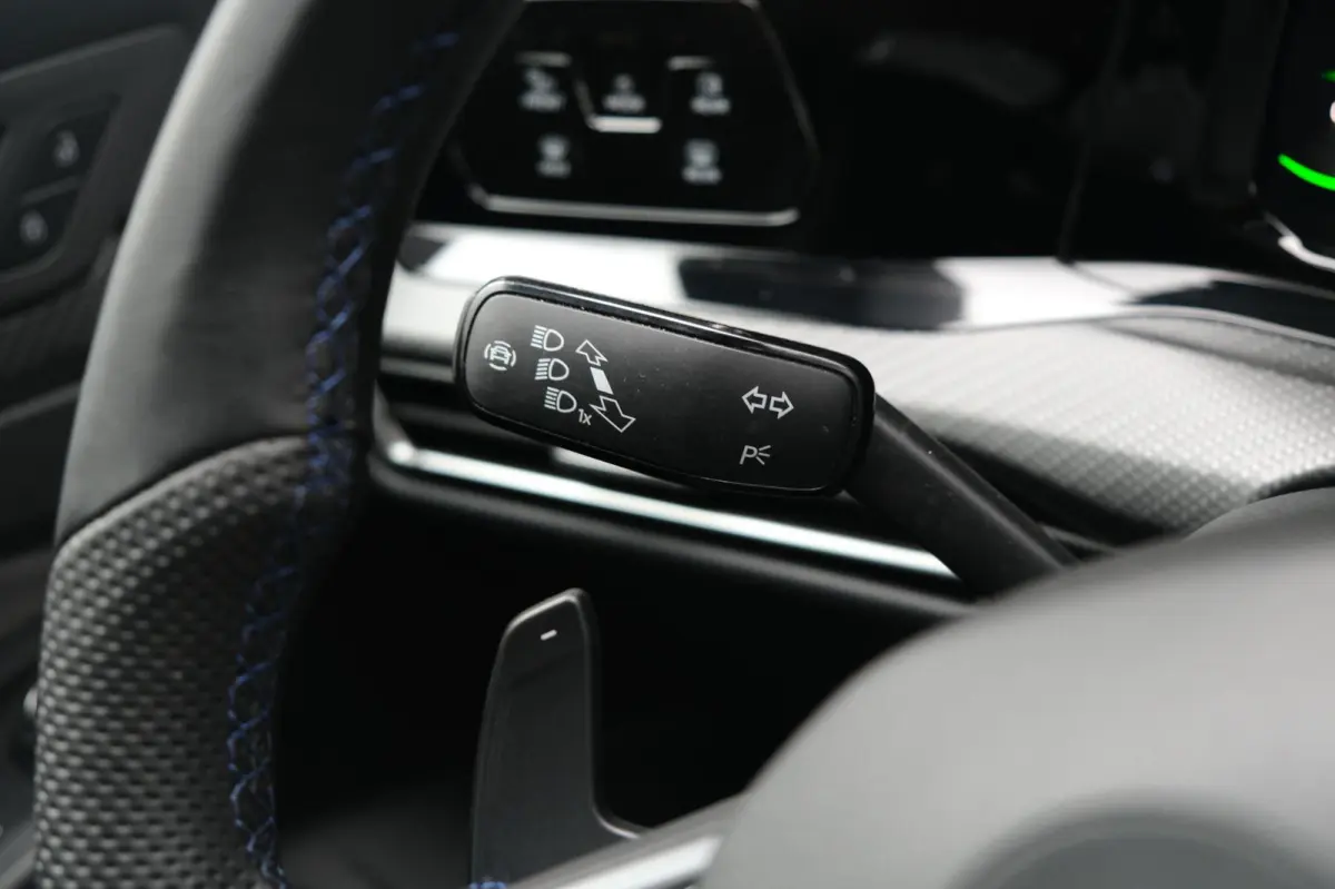 8 2.0 TSI R 4Motion PERFORMANCE Akra Led Cam Hud Acc