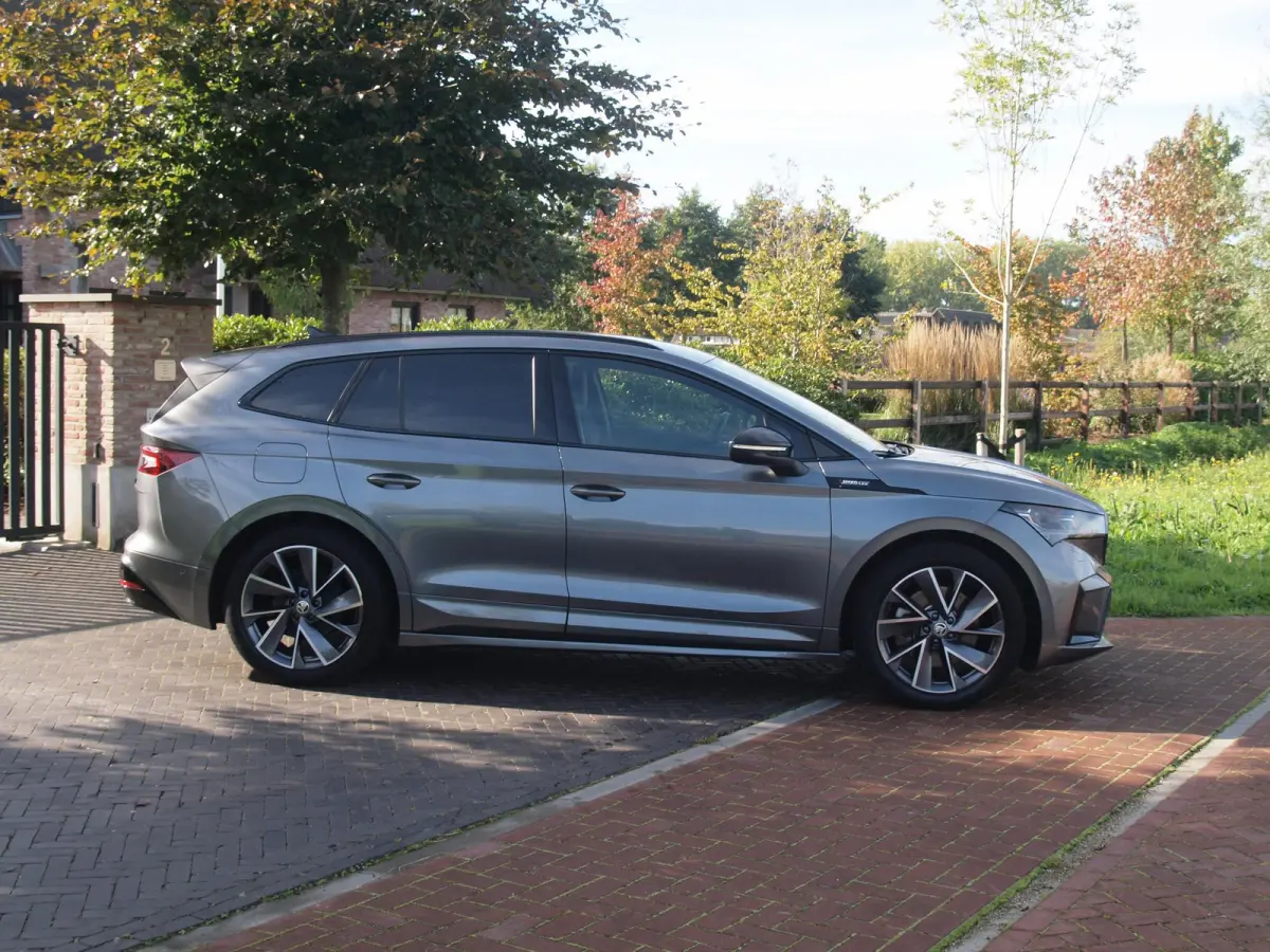 80 Sportline | SOH 97% | Camera | Sfeerverlichting | ACC | Sportstoelen | NL-Auto | Zware Accu |