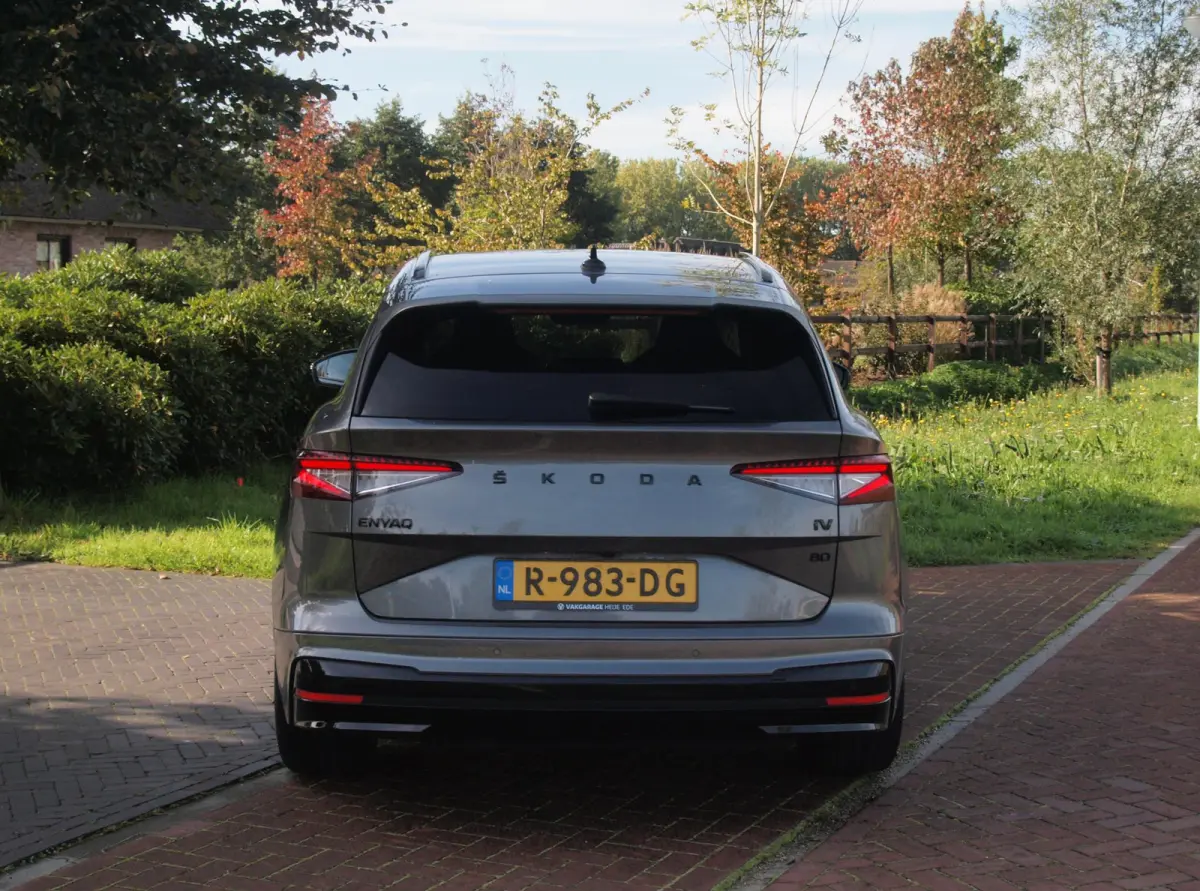 80 Sportline | SOH 97% | Camera | Sfeerverlichting | ACC | Sportstoelen | NL-Auto | Zware Accu |