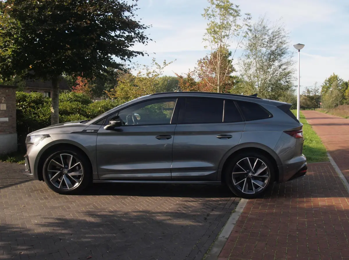 80 Sportline | SOH 97% | Camera | Sfeerverlichting | ACC | Sportstoelen | NL-Auto | Zware Accu |