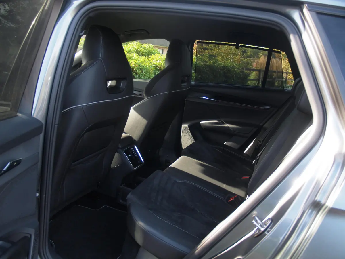 80 Sportline | SOH 97% | Camera | Sfeerverlichting | ACC | Sportstoelen | NL-Auto | Zware Accu |