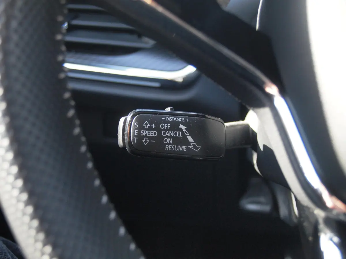 80 Sportline | SOH 97% | Camera | Sfeerverlichting | ACC | Sportstoelen | NL-Auto | Zware Accu |