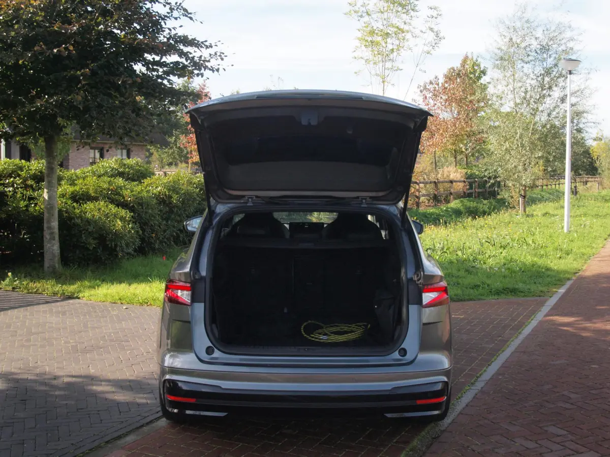 80 Sportline | SOH 97% | Camera | Sfeerverlichting | ACC | Sportstoelen | NL-Auto | Zware Accu |