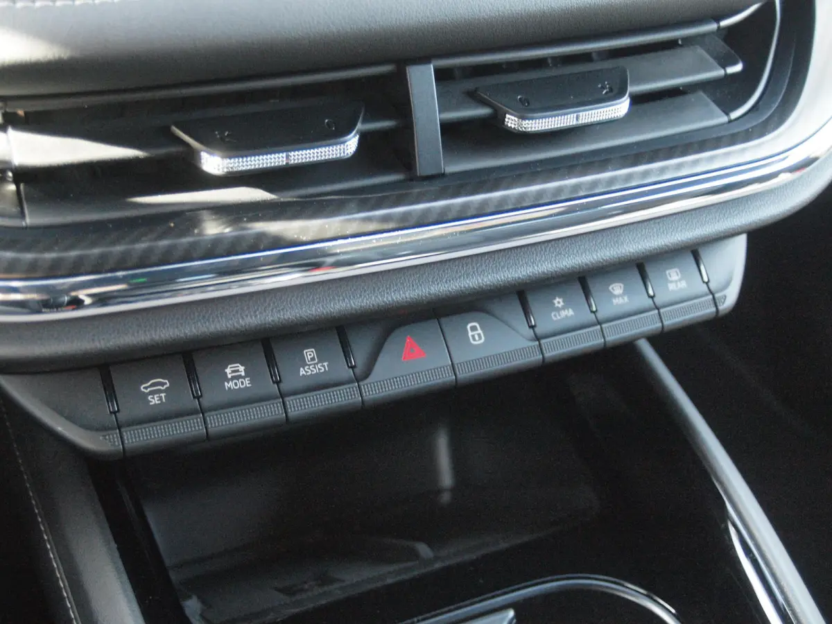 80 Sportline | SOH 97% | Camera | Sfeerverlichting | ACC | Sportstoelen | NL-Auto | Zware Accu |