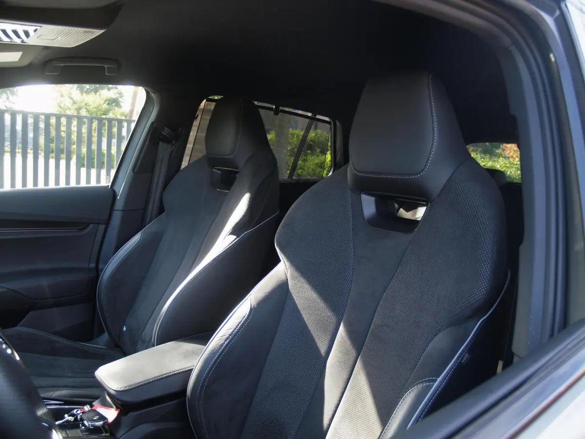 80 Sportline | SOH 97% | Camera | Sfeerverlichting | ACC | Sportstoelen | NL-Auto | Zware Accu |