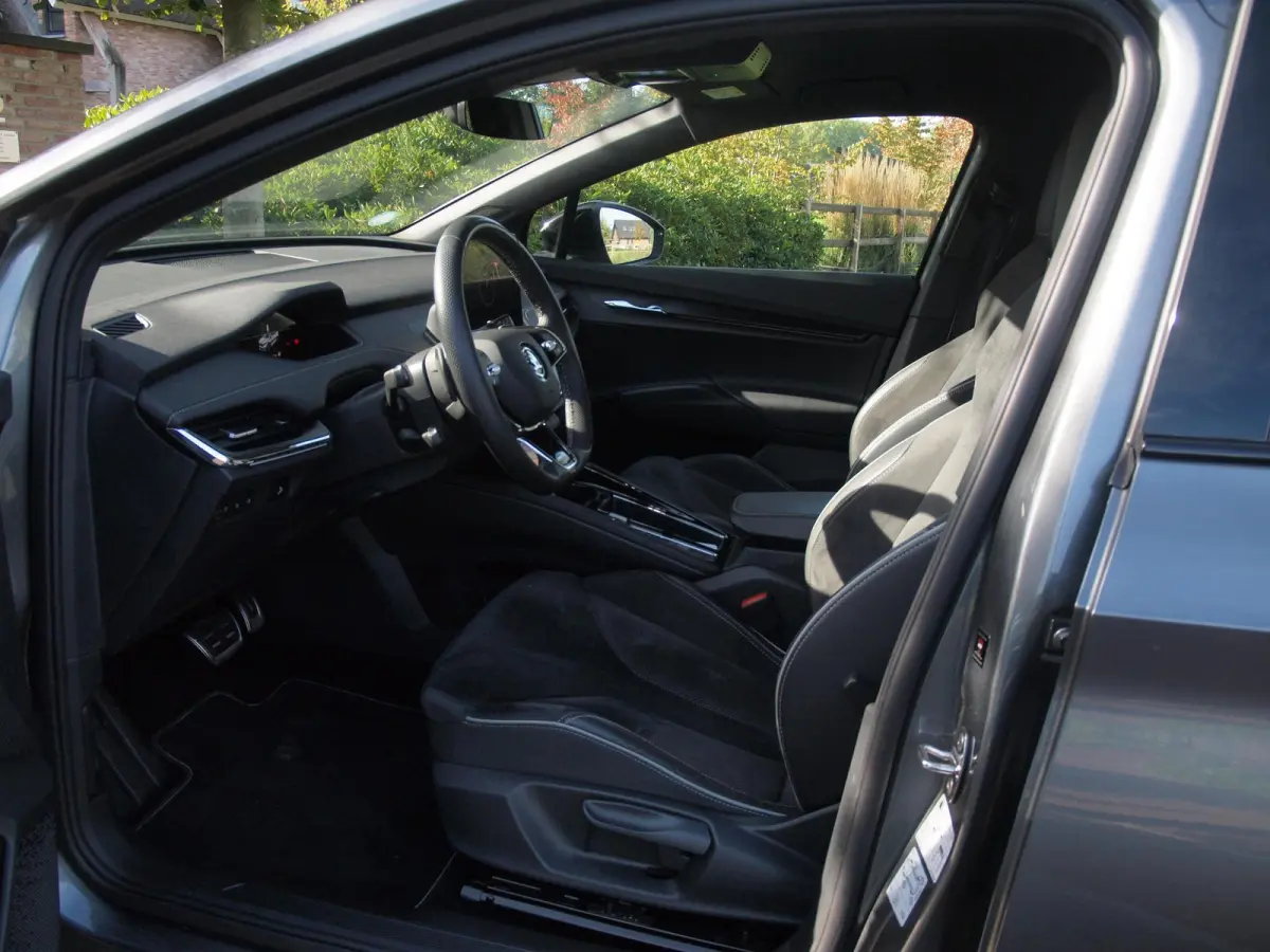 80 Sportline | SOH 97% | Camera | Sfeerverlichting | ACC | Sportstoelen | NL-Auto | Zware Accu |