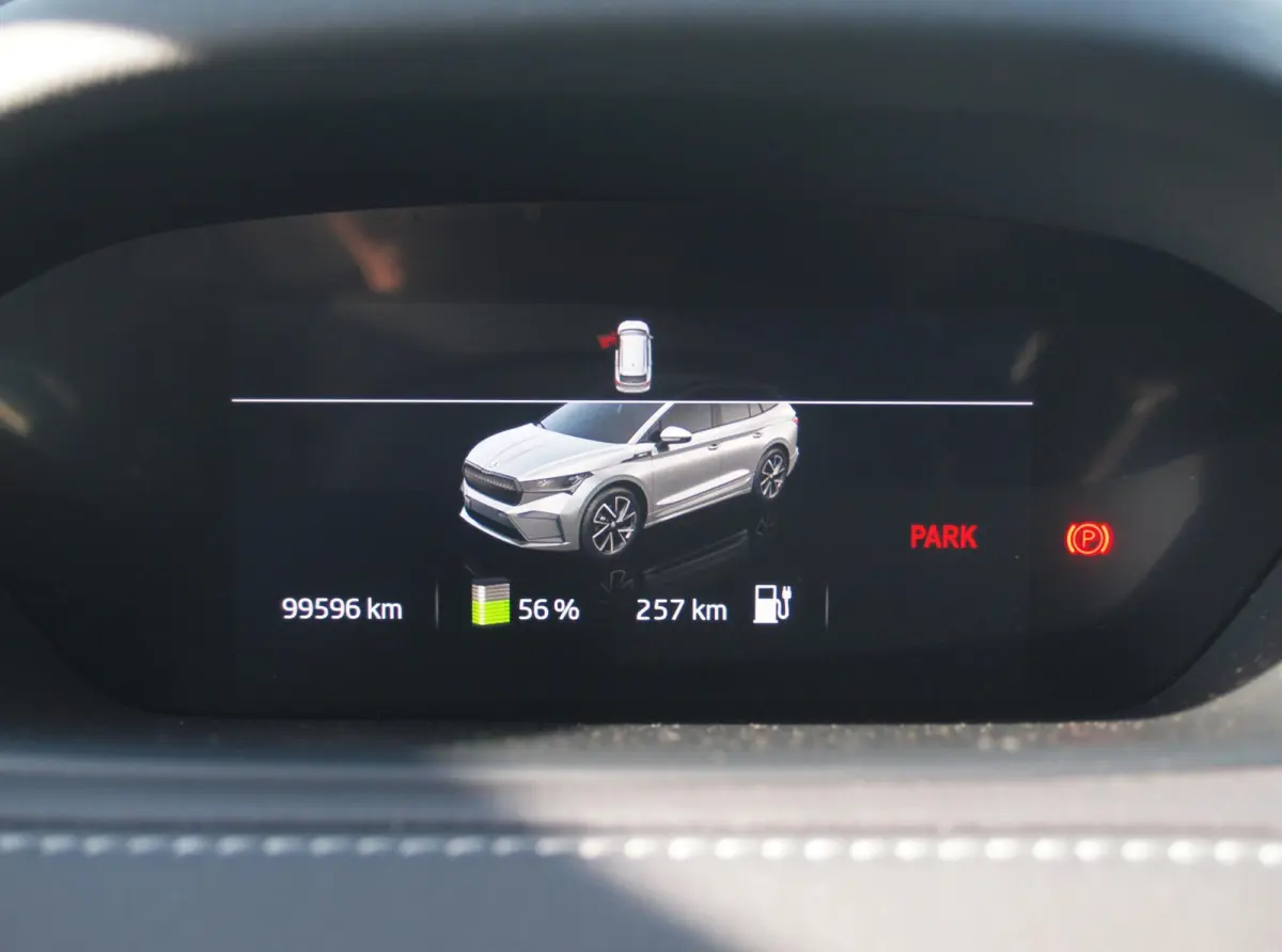80 Sportline | SOH 97% | Camera | Sfeerverlichting | ACC | Sportstoelen | NL-Auto | Zware Accu |