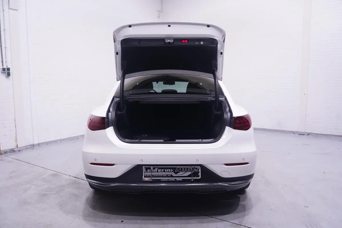 300 Apple Carplay DAB 2-Zone Clima LED elek. Stoelen met Memory Stoelverwarming voor Achteruitrijcamera LMV 19" Draadloos telefoonladen