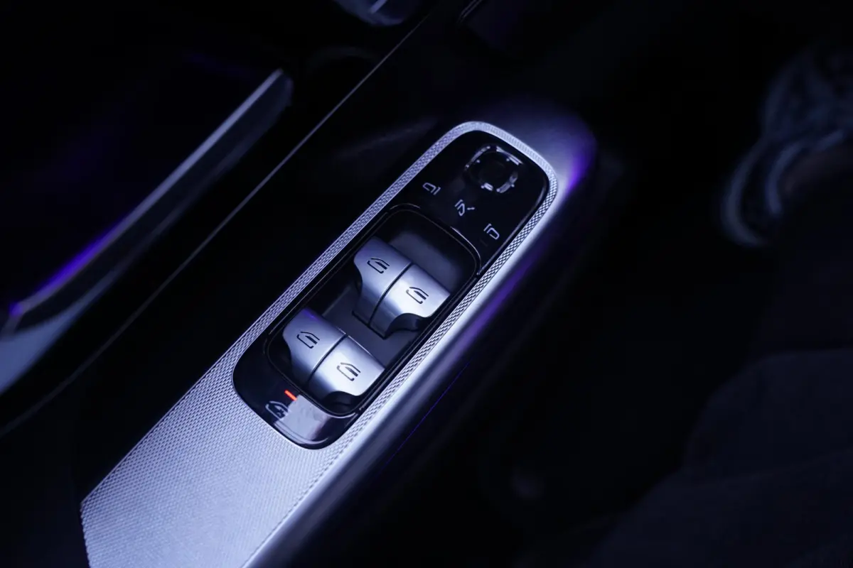 300 Apple Carplay DAB 2-Zone Clima LED elek. Stoelen met Memory Stoelverwarming voor Achteruitrijcamera LMV 19" Draadloos telefoonladen