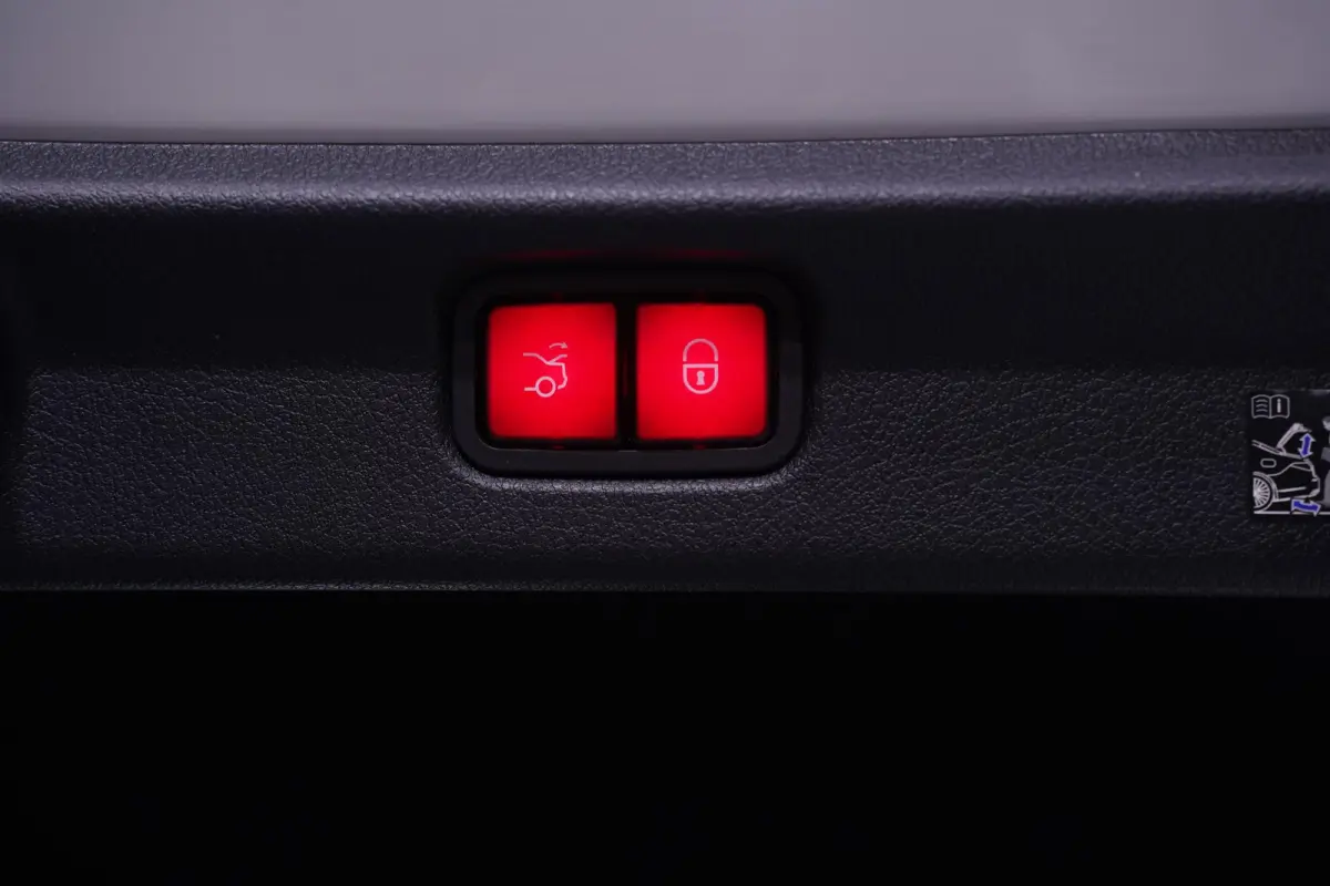 300 Apple Carplay DAB 2-Zone Clima LED elek. Stoelen met Memory Stoelverwarming voor Achteruitrijcamera LMV 19" Draadloos telefoonladen