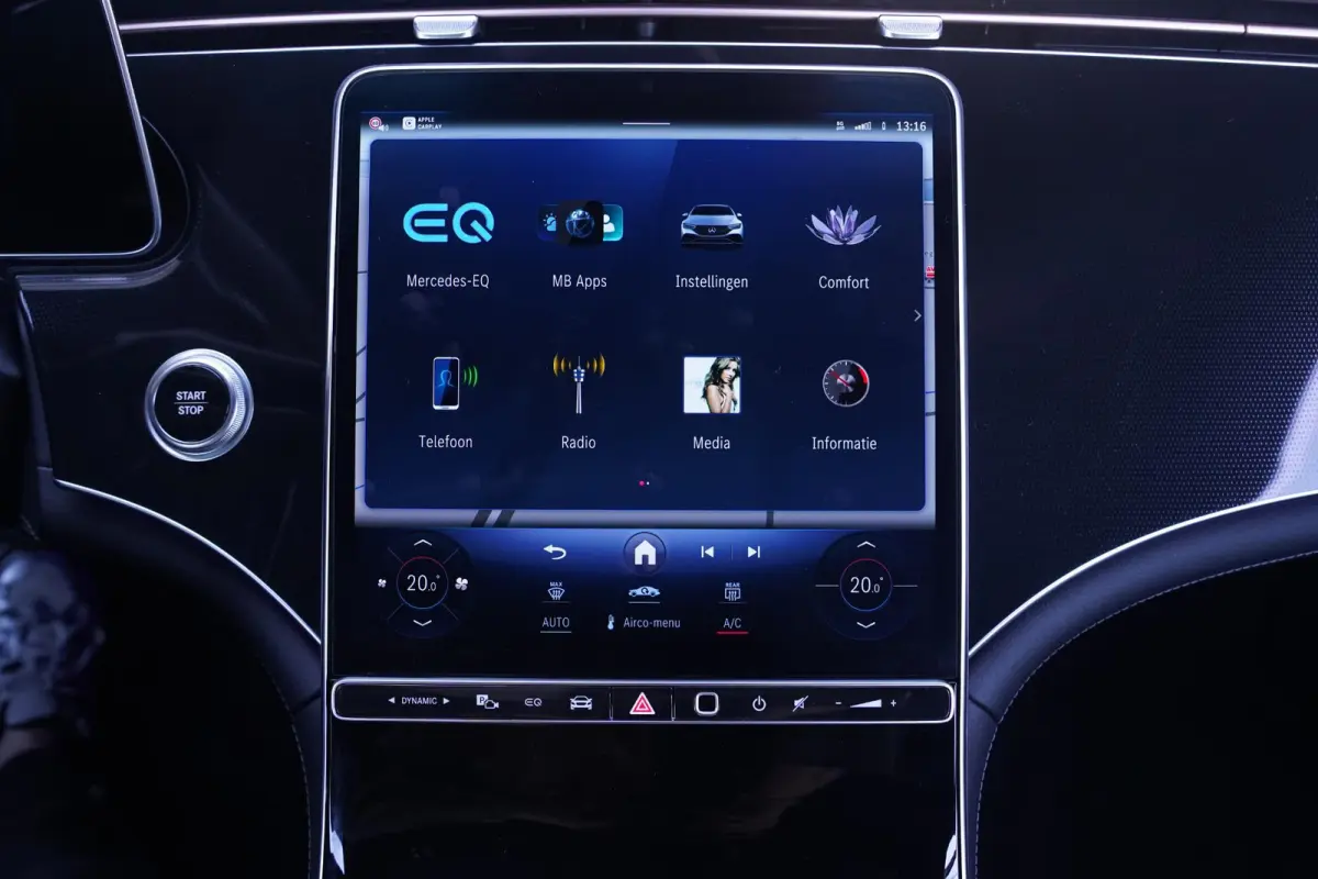 300 Apple Carplay DAB 2-Zone Clima LED elek. Stoelen met Memory Stoelverwarming voor Achteruitrijcamera LMV 19" Draadloos telefoonladen