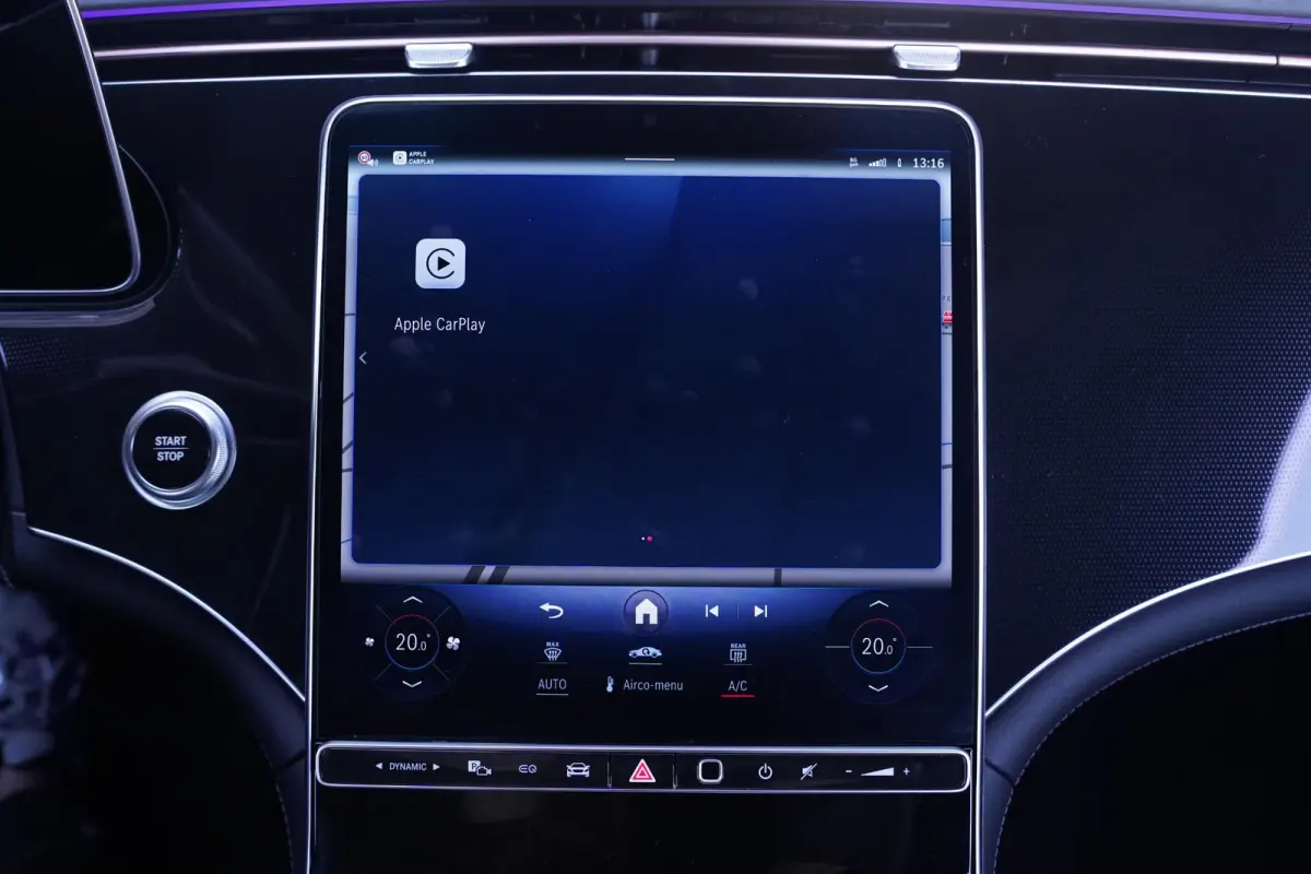 300 Apple Carplay DAB 2-Zone Clima LED elek. Stoelen met Memory Stoelverwarming voor Achteruitrijcamera LMV 19" Draadloos telefoonladen