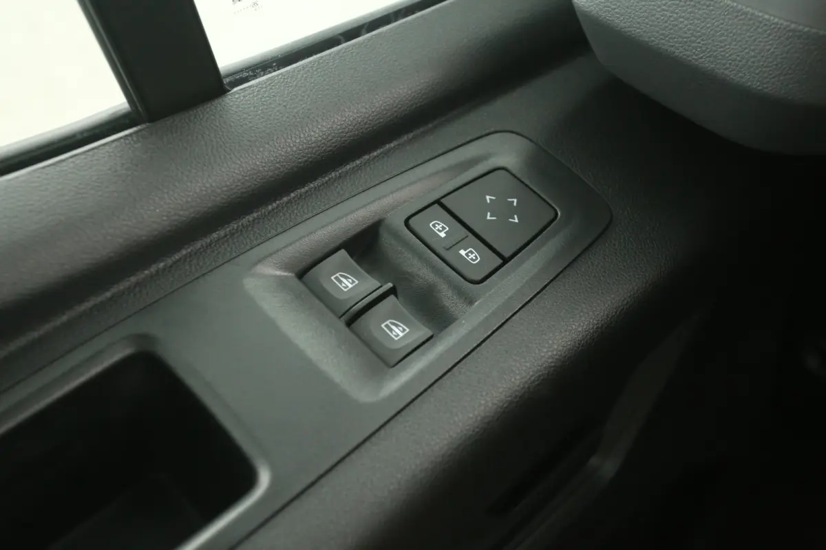 3,5t Long Range 87 kWh L2H2 | NIEUW | Snelladen | SOH 99% | Clima | Carplay | 2500kg Trekgew. | Virtual | Camera | 3 Zits | LED