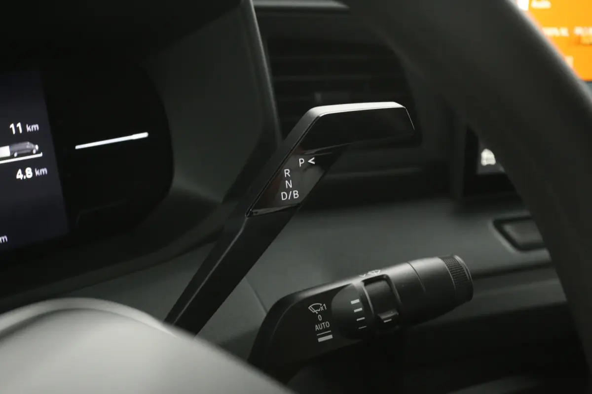 3,5t Long Range 87 kWh L2H2 | NIEUW | Snelladen | SOH 99% | Clima | Carplay | 2500kg Trekgew. | Virtual | Camera | 3 Zits | LED