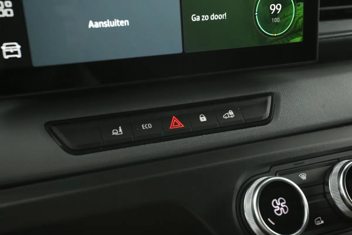 3,5t Long Range 87 kWh L2H2 | NIEUW | Snelladen | SOH 99% | Clima | Carplay | 2500kg Trekgew. | Virtual | Camera | 3 Zits | LED