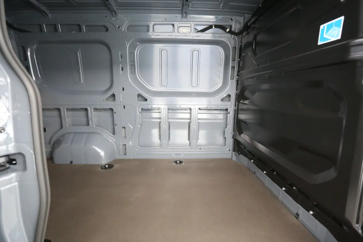 3,5t Long Range 87 kWh L2H2 | NIEUW | Snelladen | SOH 99% | Clima | Carplay | 2500kg Trekgew. | Virtual | Camera | 3 Zits | LED