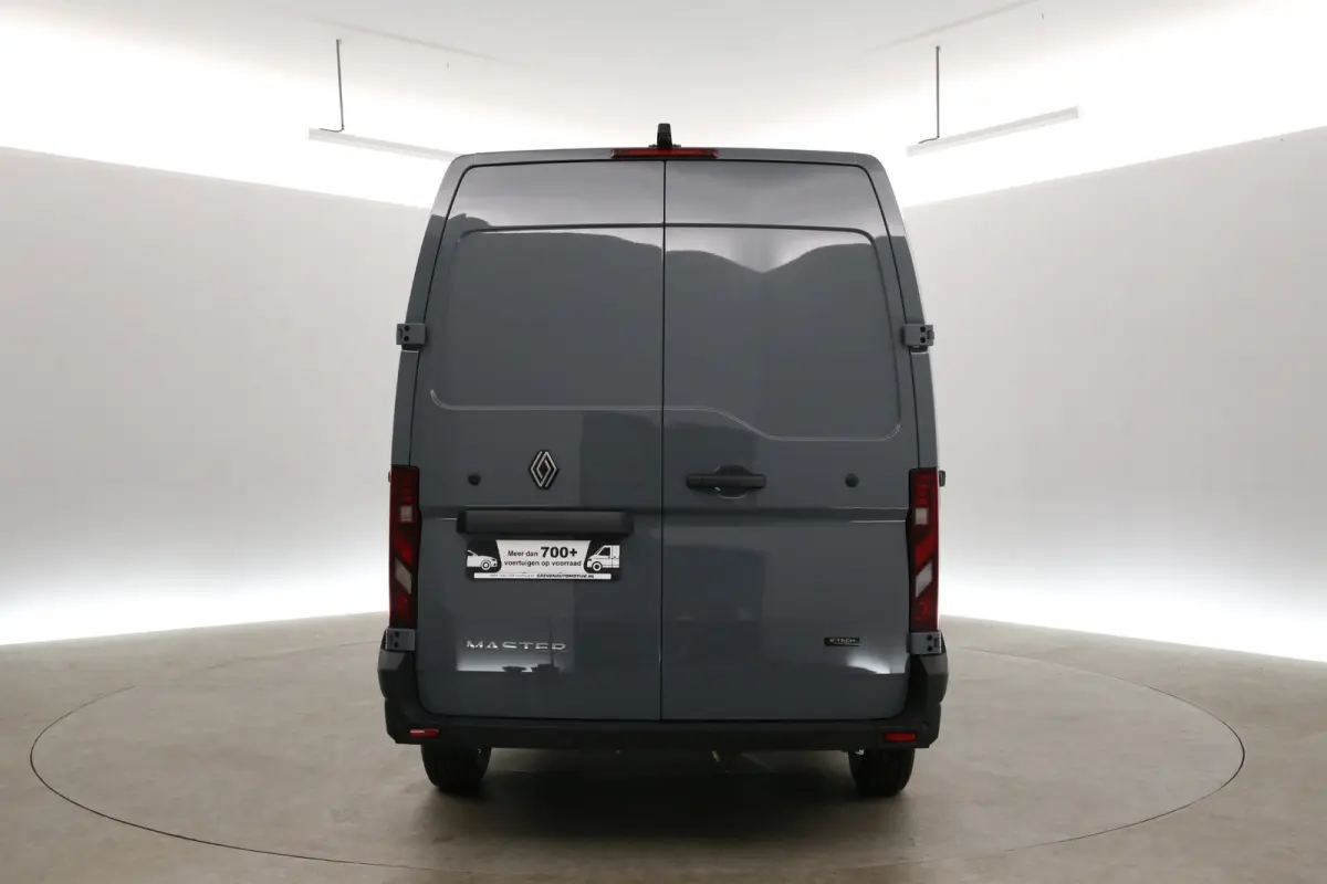 3,5t Long Range 87 kWh L2H2 | NIEUW | Snelladen | SOH 99% | Clima | Carplay | 2500kg Trekgew. | Virtual | Camera | 3 Zits | LED
