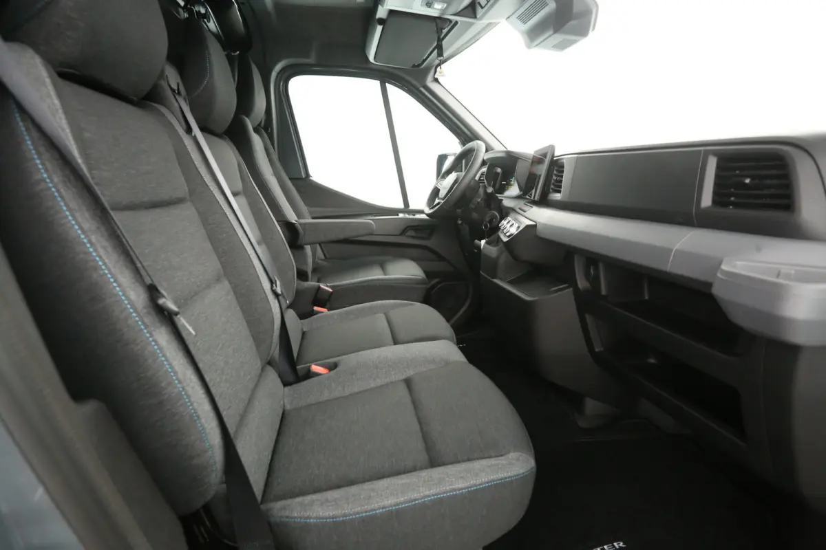 3,5t Long Range 87 kWh L2H2 | NIEUW | Snelladen | SOH 99% | Clima | Carplay | 2500kg Trekgew. | Virtual | Camera | 3 Zits | LED
