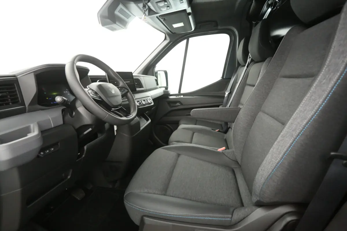 3,5t Long Range 87 kWh L2H2 | NIEUW | Snelladen | SOH 99% | Clima | Carplay | 2500kg Trekgew. | Virtual | Camera | 3 Zits | LED