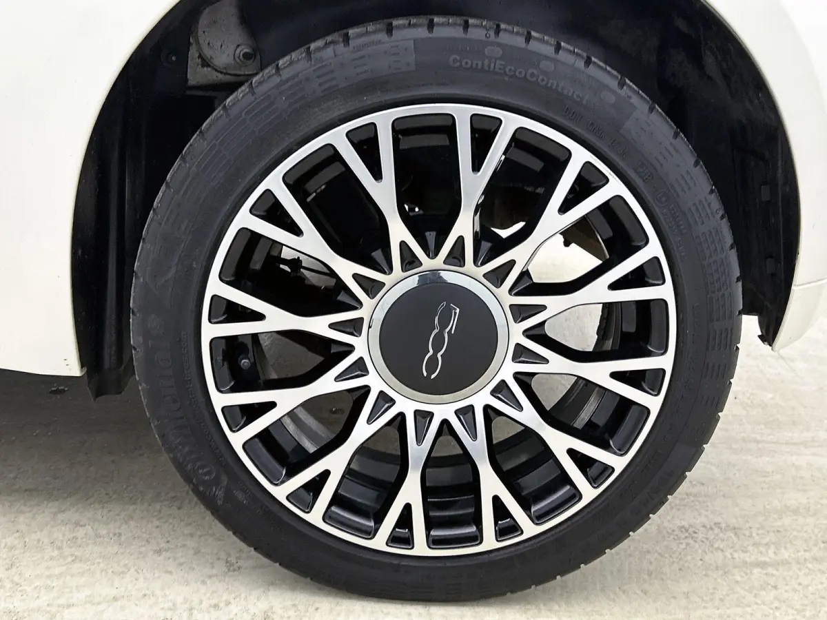 0.9 TwinAir Turbo Collezione | PANORAMADAK | BLUETOOTH | CRUISE CONTROL | PARKEERSENSOREN ACHTER | LICHTMETALEN VELGEN | AIRCO | DIGITAL COCKPIT | NAVIGATIE | DAB RADIO | MULTIFUNCTIONEEL ST