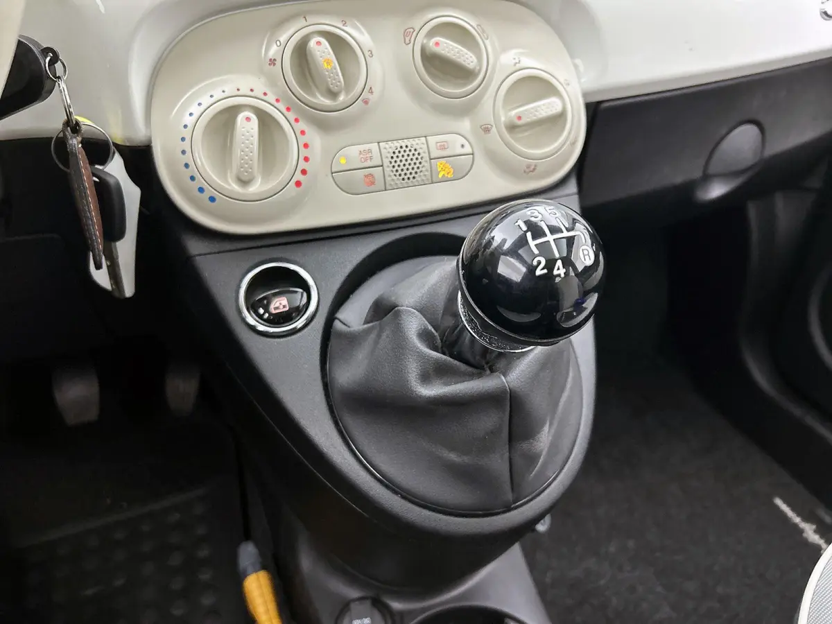 0.9 TwinAir Turbo Collezione | PANORAMADAK | BLUETOOTH | CRUISE CONTROL | PARKEERSENSOREN ACHTER | LICHTMETALEN VELGEN | AIRCO | DIGITAL COCKPIT | NAVIGATIE | DAB RADIO | MULTIFUNCTIONEEL ST
