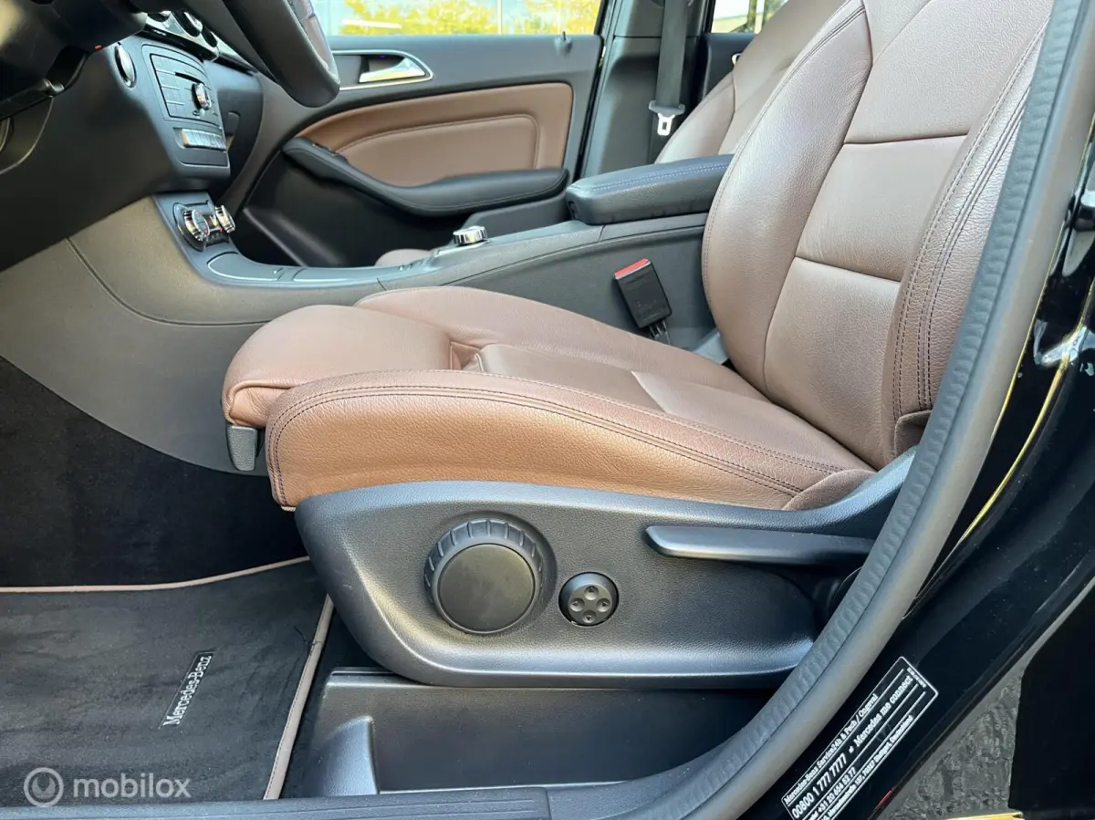 180 Business Solution AMG Upgrade Edition Panoramadak, Trekhaak, Sfeerverlichting