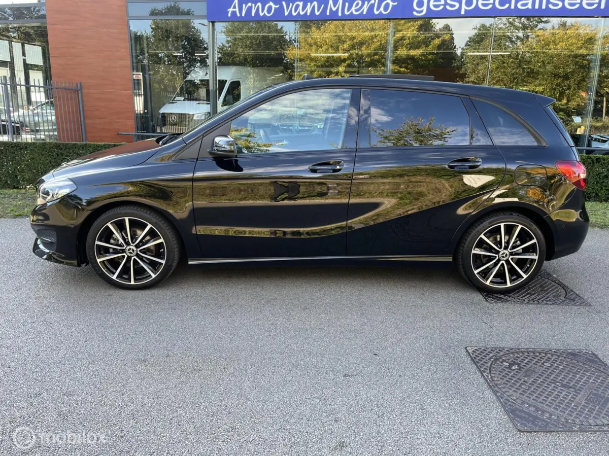 180 Business Solution AMG Upgrade Edition Panoramadak, Trekhaak, Sfeerverlichting