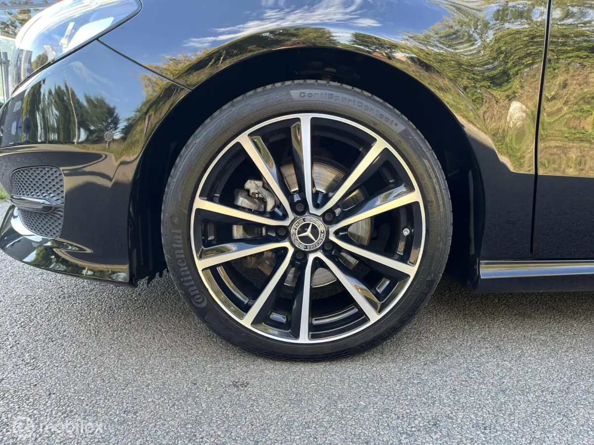 180 Business Solution AMG Upgrade Edition Panoramadak, Trekhaak, Sfeerverlichting