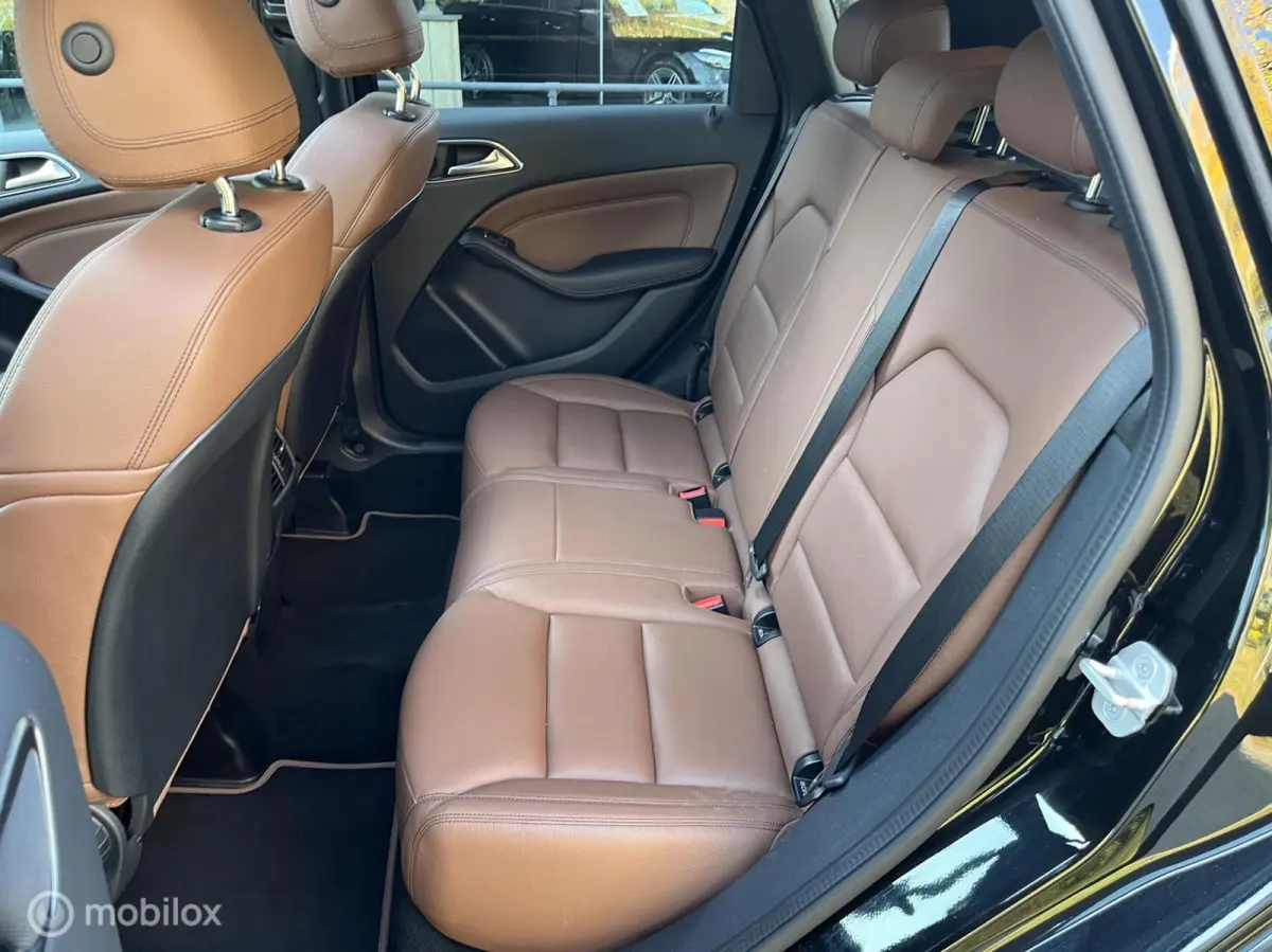 180 Business Solution AMG Upgrade Edition Panoramadak, Trekhaak, Sfeerverlichting