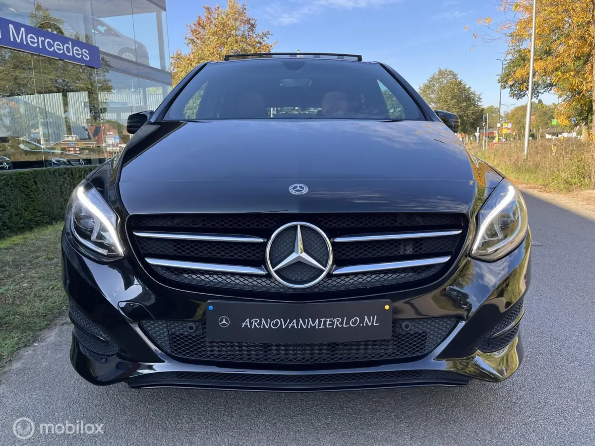 180 Business Solution AMG Upgrade Edition Panoramadak, Trekhaak, Sfeerverlichting