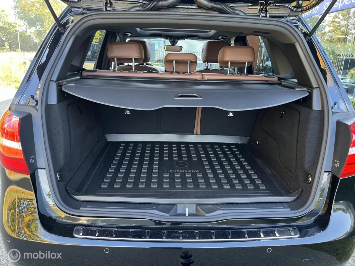 180 Business Solution AMG Upgrade Edition Panoramadak, Trekhaak, Sfeerverlichting