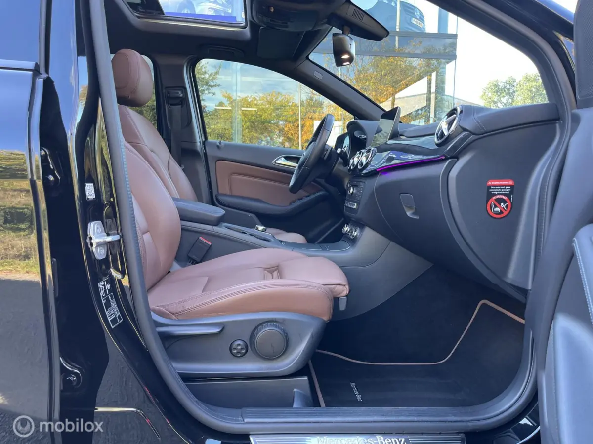 180 Business Solution AMG Upgrade Edition Panoramadak, Trekhaak, Sfeerverlichting