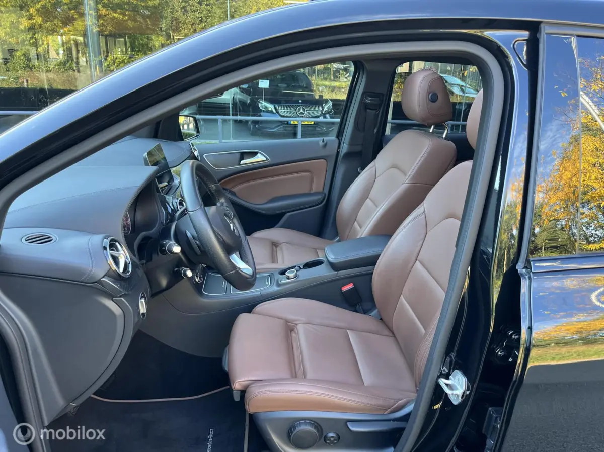 180 Business Solution AMG Upgrade Edition Panoramadak, Trekhaak, Sfeerverlichting