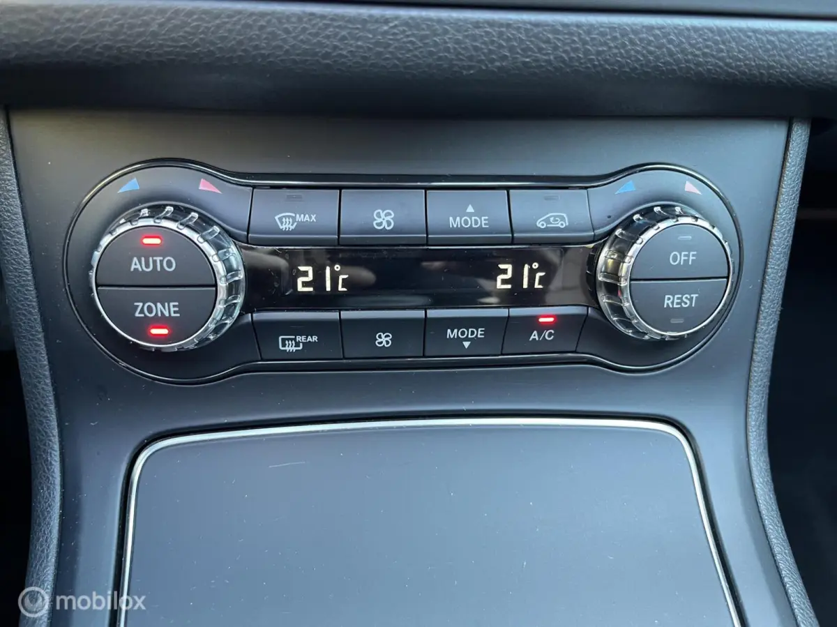 180 Business Solution AMG Upgrade Edition Panoramadak, Trekhaak, Sfeerverlichting