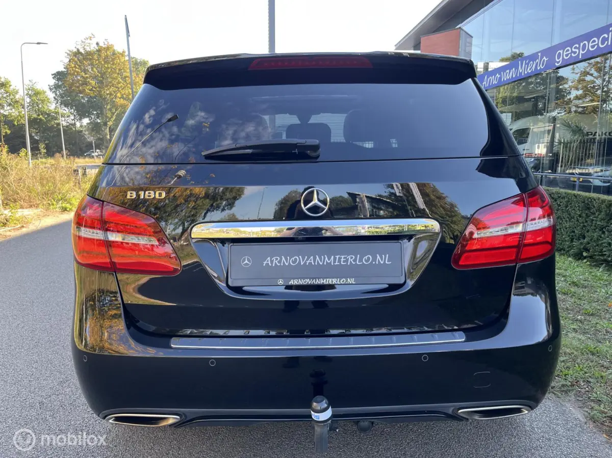 180 Business Solution AMG Upgrade Edition Panoramadak, Trekhaak, Sfeerverlichting