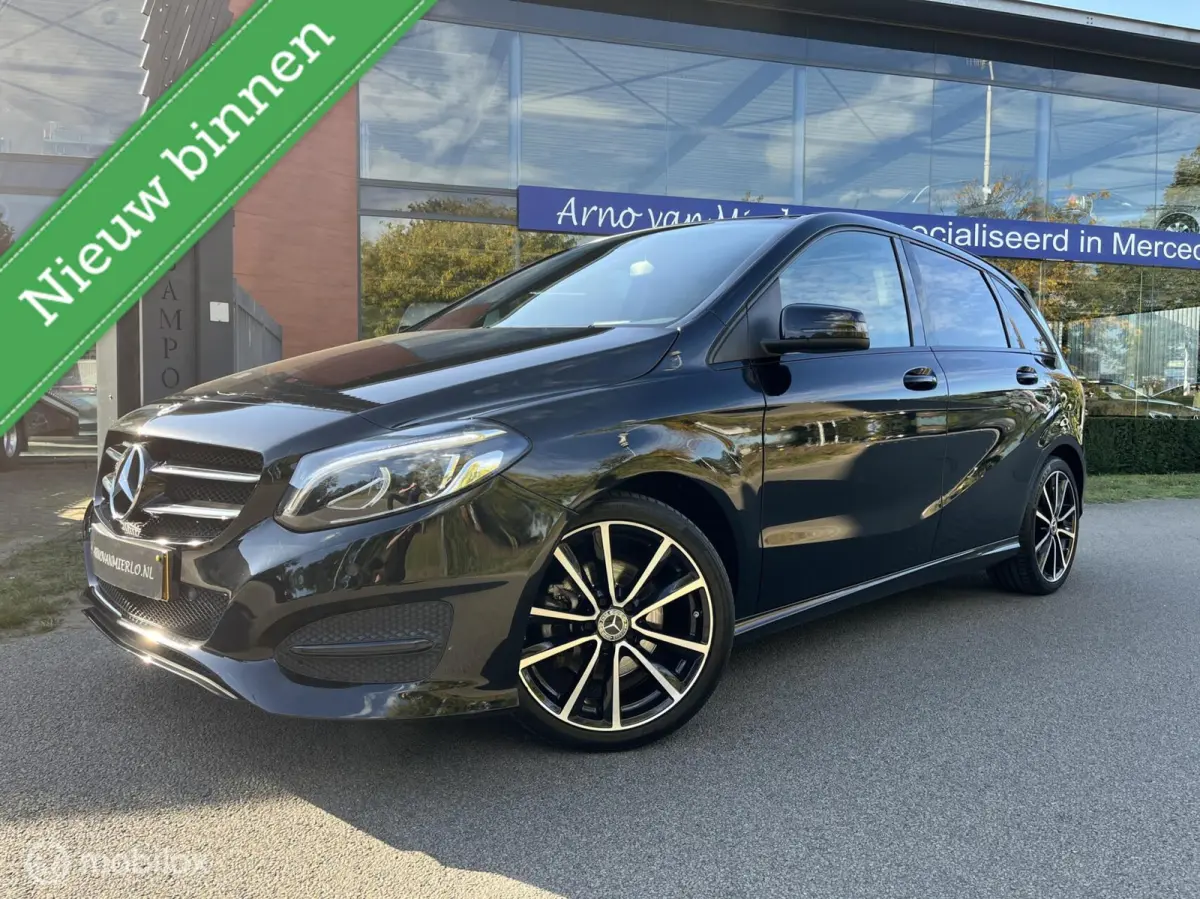 180 Business Solution AMG Upgrade Edition Panoramadak, Trekhaak, Sfeerverlichting
