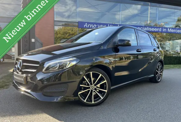 180 Business Solution AMG Upgrade Edition Panoramadak, Trekhaak, Sfeerverlichting