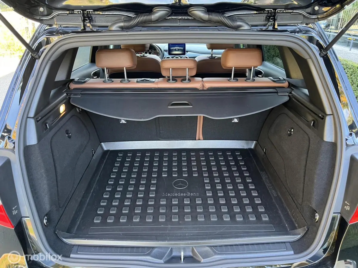180 Business Solution AMG Upgrade Edition Panoramadak, Trekhaak, Sfeerverlichting